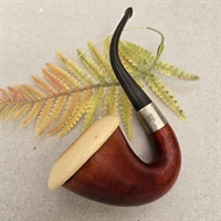 sort-mundstykke-brunt-pibehoved-creme-topring-buet-gammel-pibe